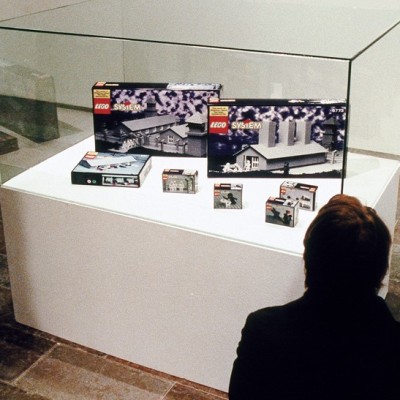 Esthétique de l’inhumanité – Lego Concentration camp, Zbigniew Libera, 1996